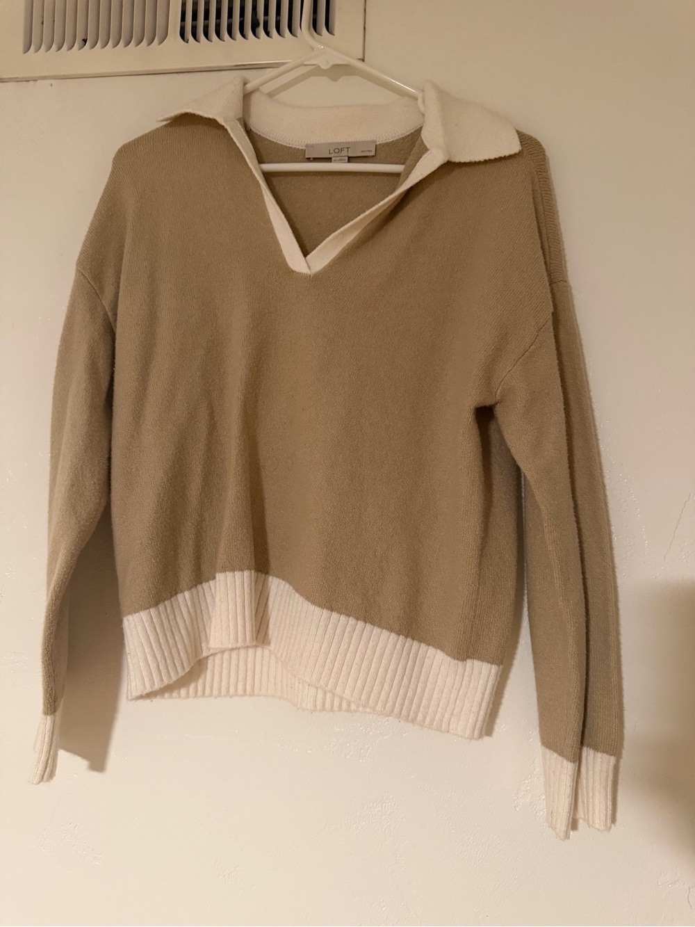 LOFT Two-Tone V‑Neck Pullover Sweater in Cream and Tan